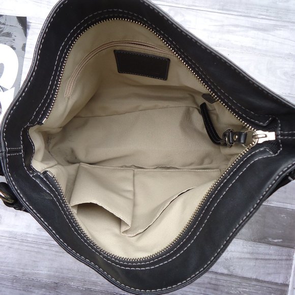 Coach leather Zoe hobo shoulder / handbag. - Picture 15 of 16